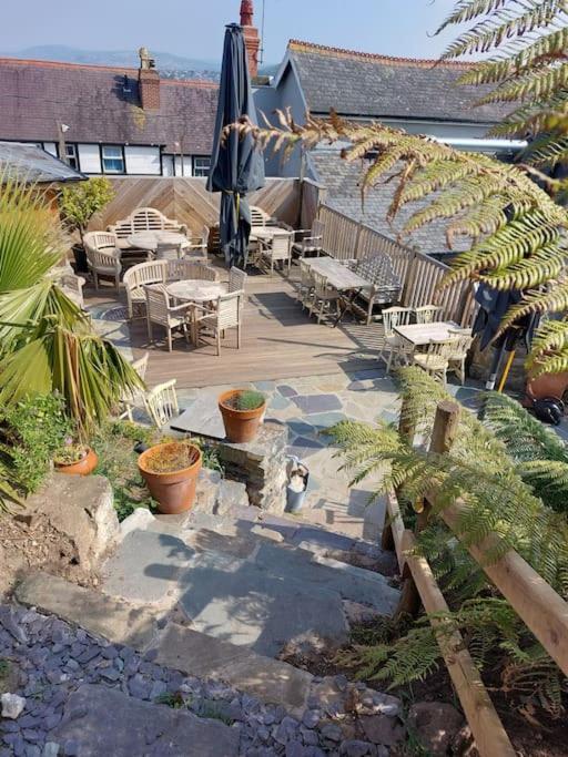 Llandudno Apartment, Quirky Pub With Tropical Beer Garden Exterior photo