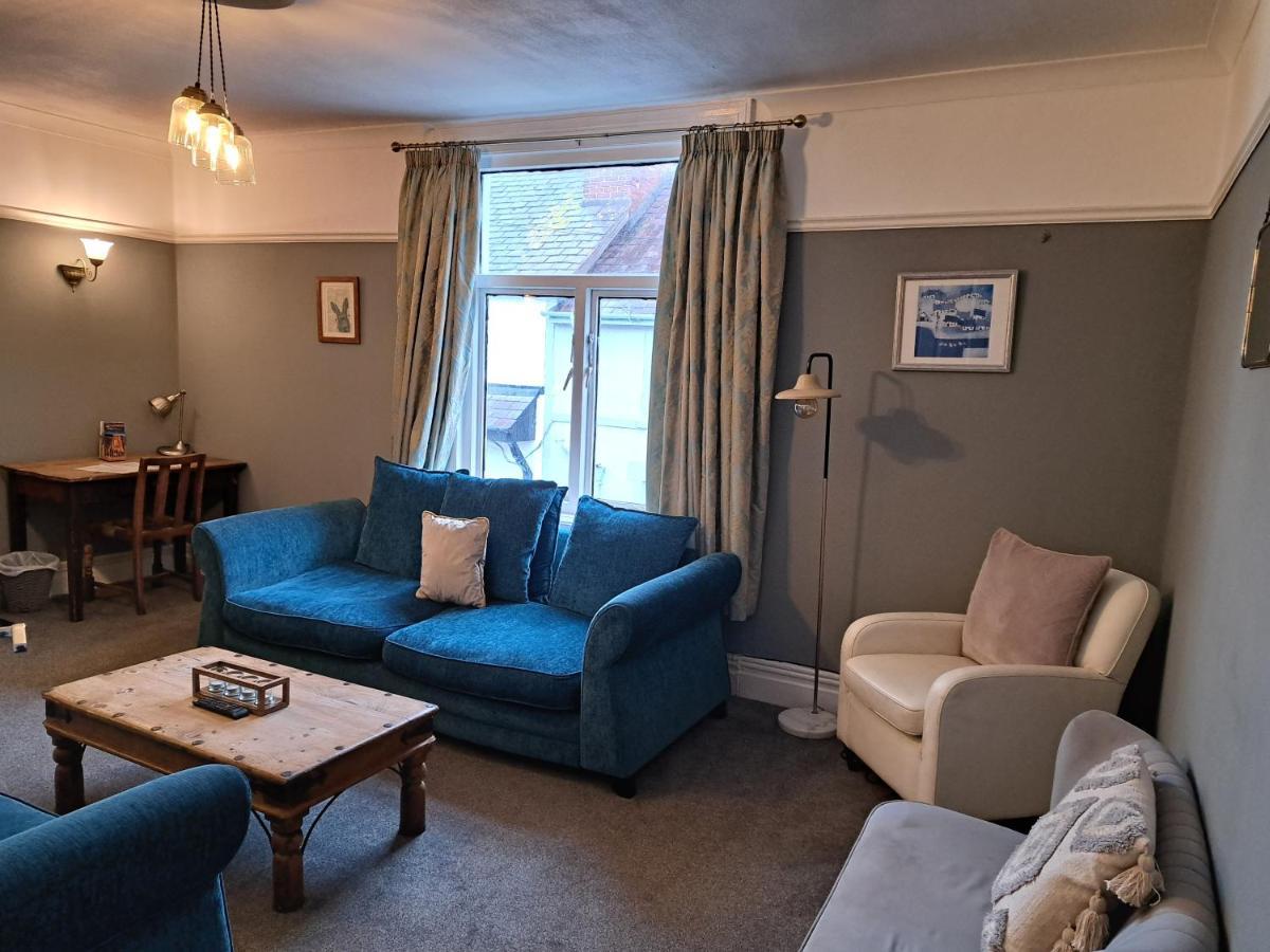 Llandudno Apartment, Quirky Pub With Tropical Beer Garden Exterior photo