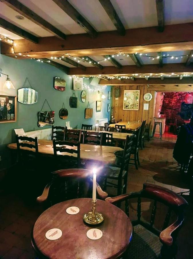 Llandudno Apartment, Quirky Pub With Tropical Beer Garden Exterior photo